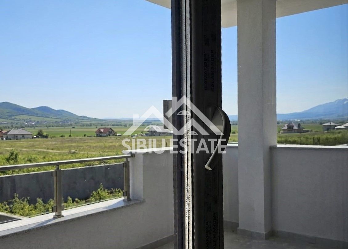 Casa noua 5 camere, 3 bai, curte mare - Poză 2