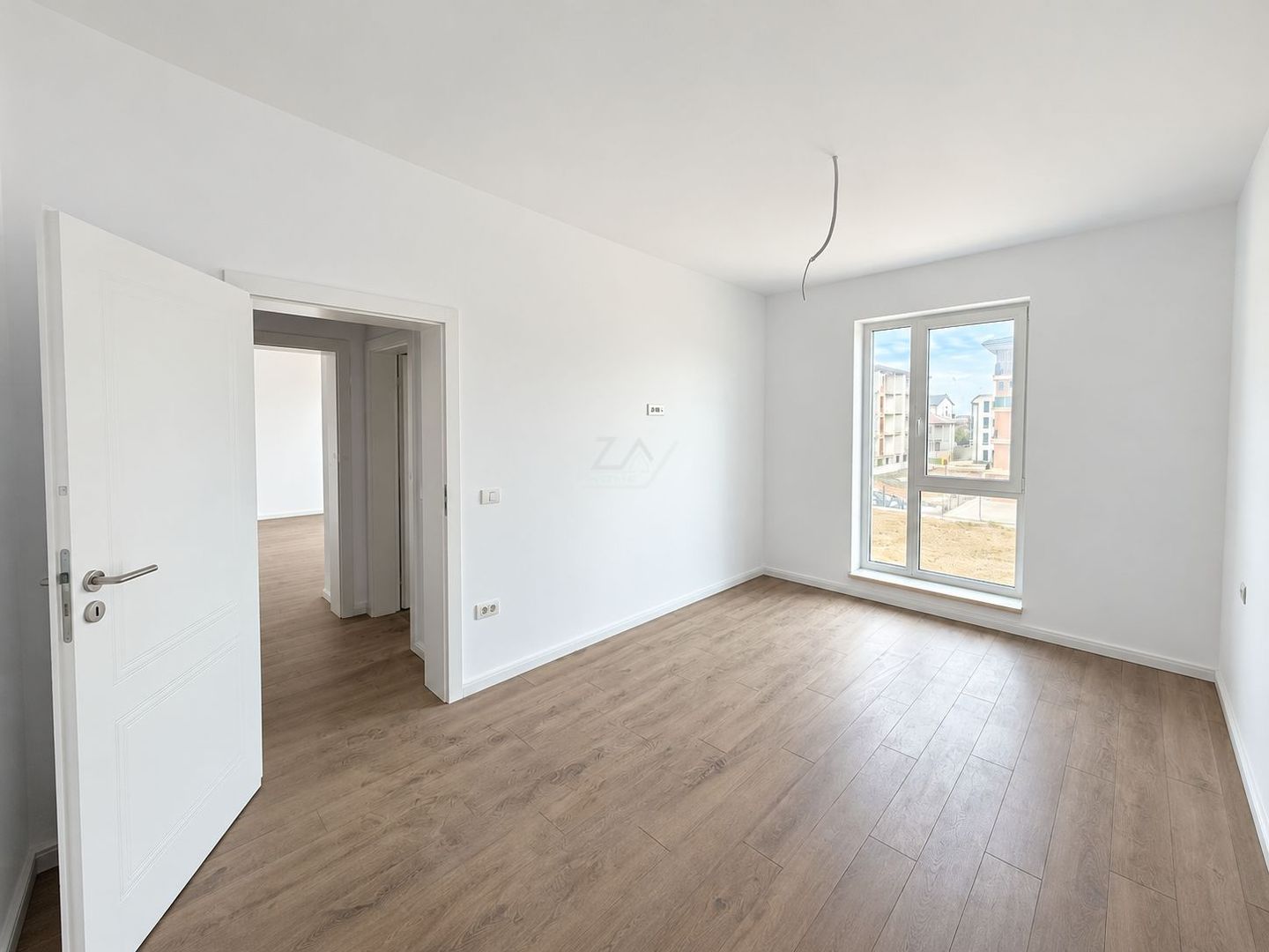 Apartament nou cu bucatarie inchisa. Clima. Langa magazin si transport in comun. - Poză 7