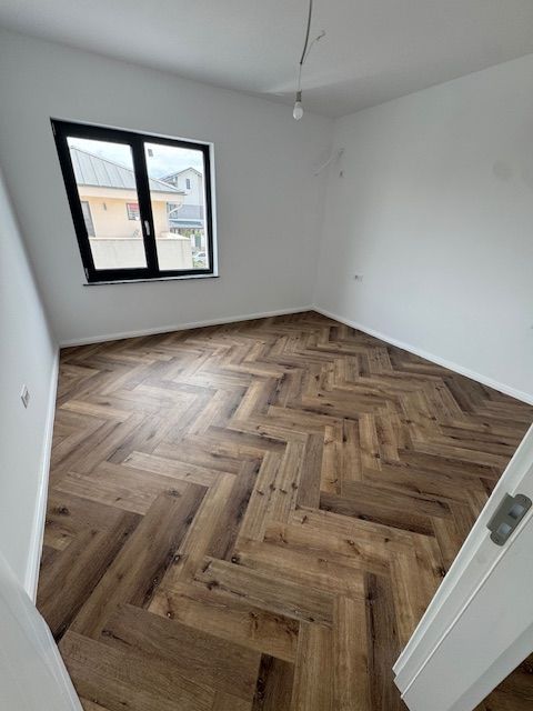 Vila Tunari cu vedere la LAC, 135m2 si curte mare - Poză 10