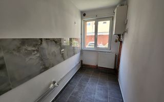 De vanzare apartament 2 camere, Centru - Poză 4