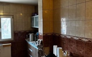 Apartament cu 3 camere , str. Bozieni - Poză 1