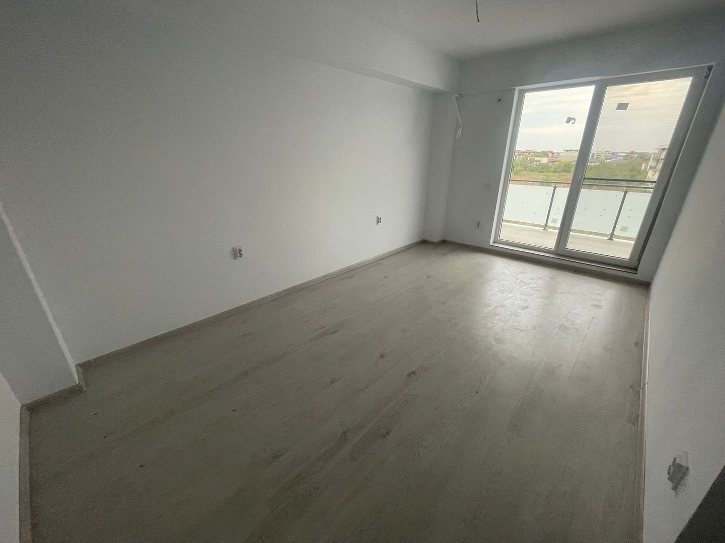 Apartament nou de vânzare Otopeni – 2 camere, balcon, parcare inclusă - Poză 3