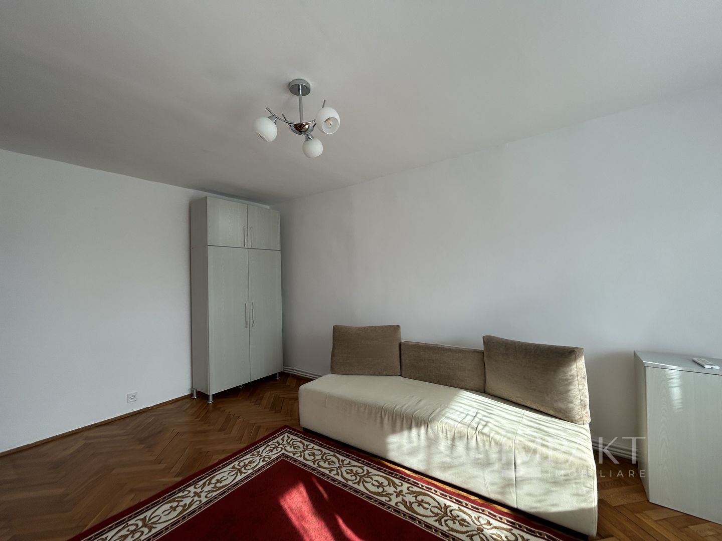 Inchiriere apartament la 5 min de UMF! - Poză 2