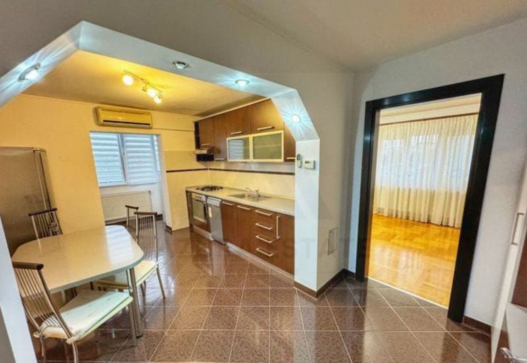 Apartament  2 camere 2 balcoane amenajate si pivnita etaj 1 Strand - Poză 4