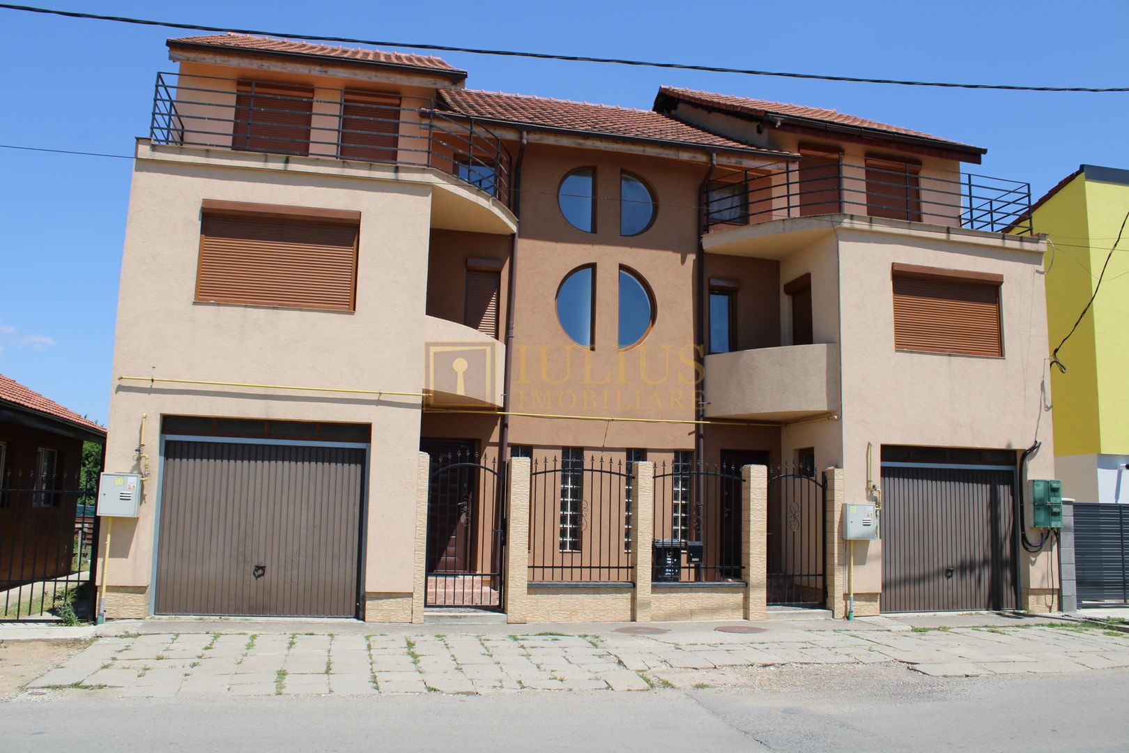 Casa in Duplex, zona Girocului, P+E+M, centrala proprie, garaj, 3 balcoane,3bai! - Poză 1