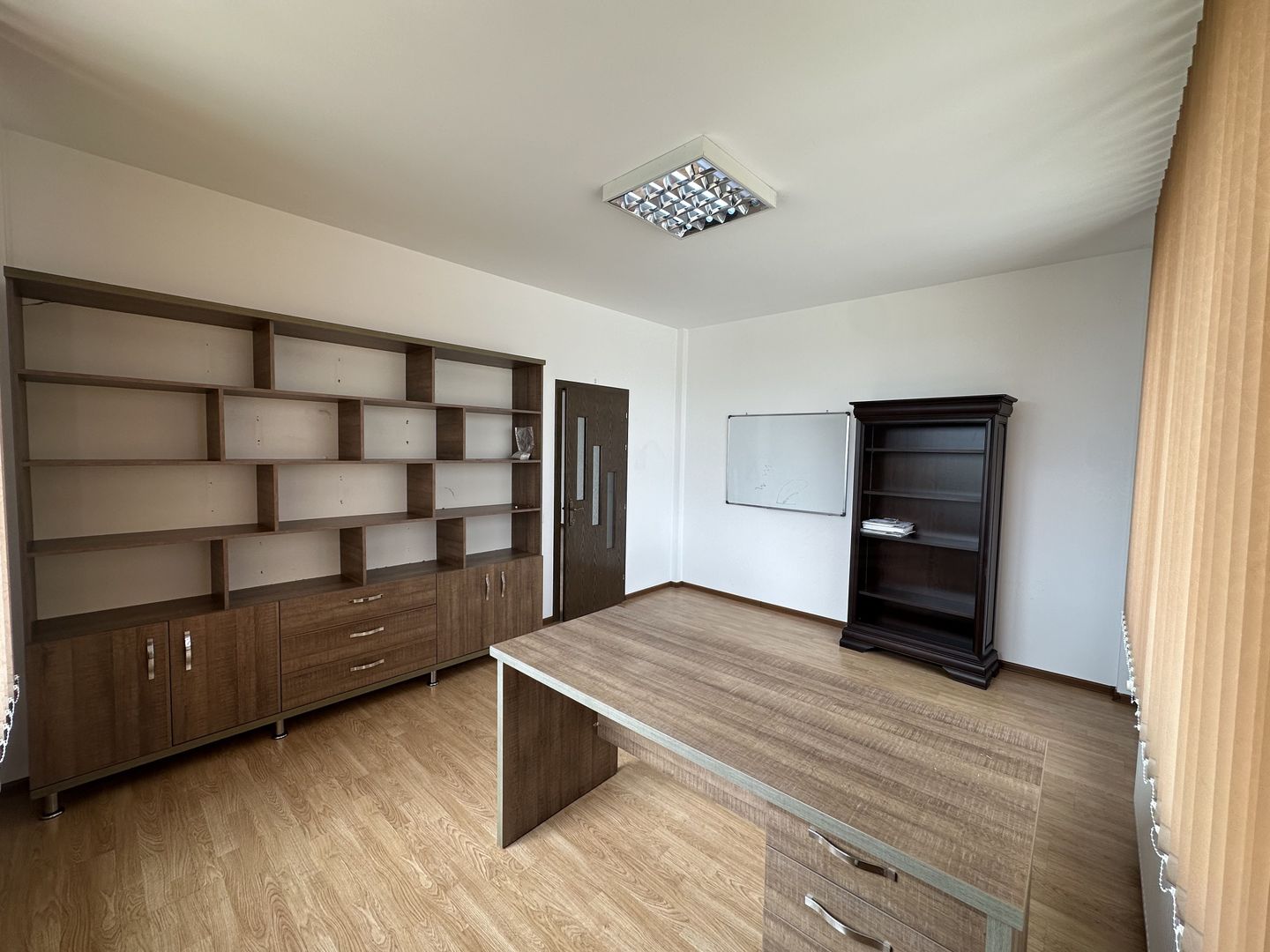 Birouri de închiriat | 20 MP | Etaj 1 | Paza + Supraveghere - Poză 3