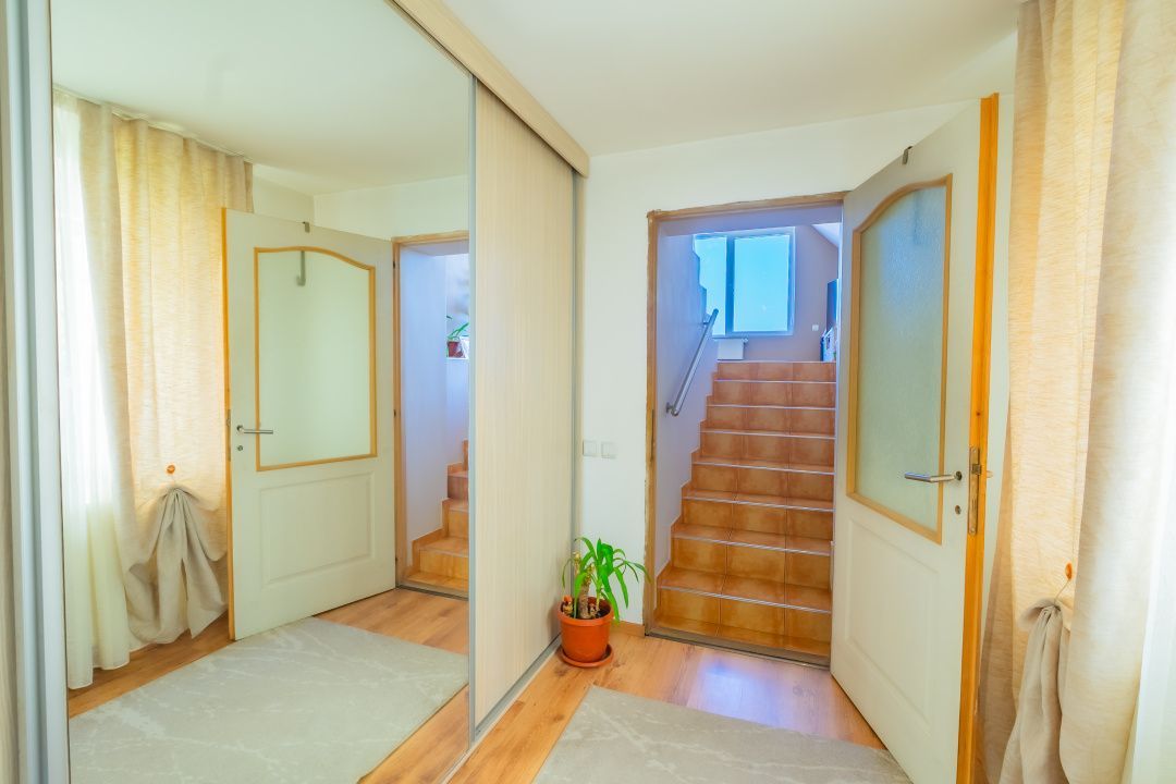 Casa individuala cu teren mare, vedere spre munti,  Avrig,  jud. Sibiu - Poză 5