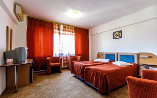 Hotel în Pârneava - Poză 3