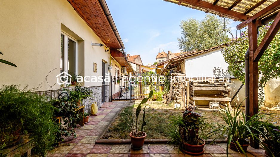 De închiriat apartament cu o cameră și curte interioară - Poză 9