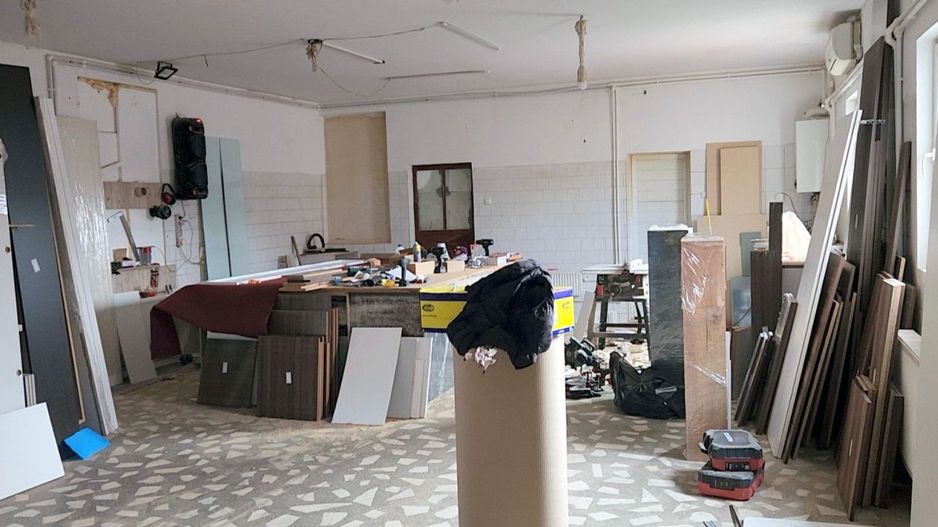 4 spatii comerciale + Vila /chiriasi /depozitare, teren 1401 mp, acces DN1 - Poză 20
