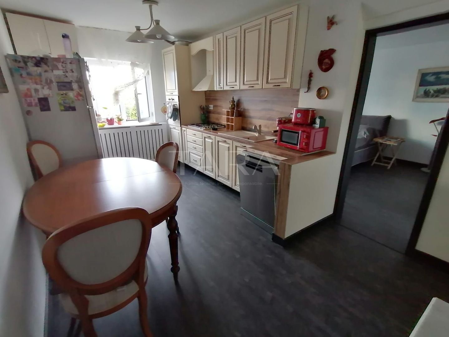 Apartament confortabil,  4 camere decomandate in Marasti. - Poză 1