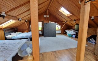 Casa din lemn D+P+M de 400 mp utili si teren 3.000 mp zona Faget - Poză 36