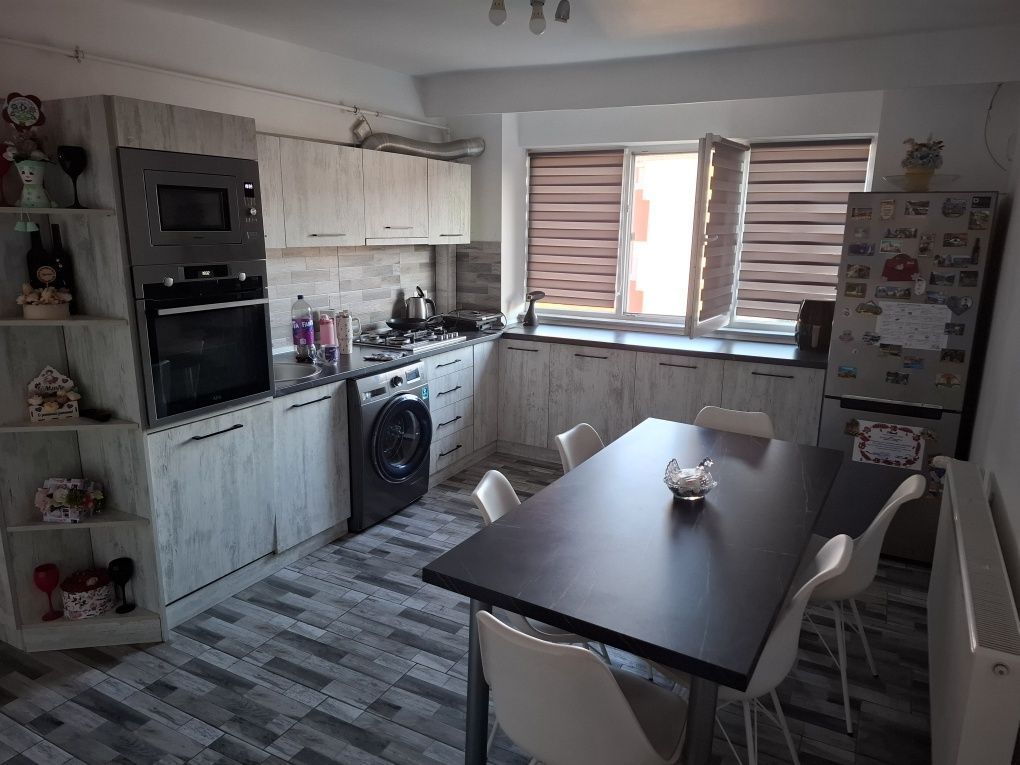 BRASADAS vinde ap 3 cam in Micro 16 la etajul 4/4. - Poză 1