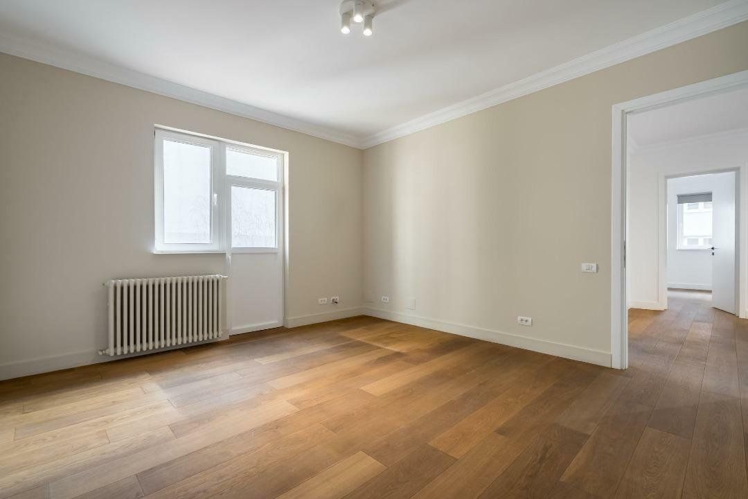 Apartament 5 Camera cu intrare proprie și curte, ideal pentru birou - Poză 2