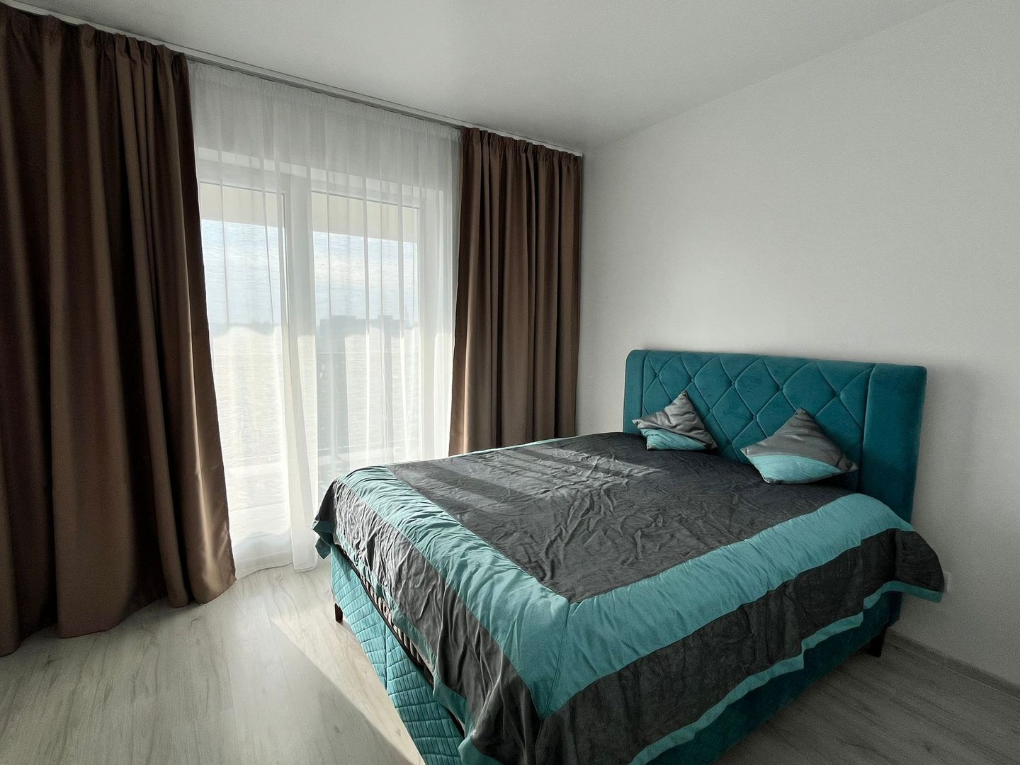 3 cam, Rebreanu, bloc nou, încălzire pardoseala, parcare inclusa, lux! - Poză 7