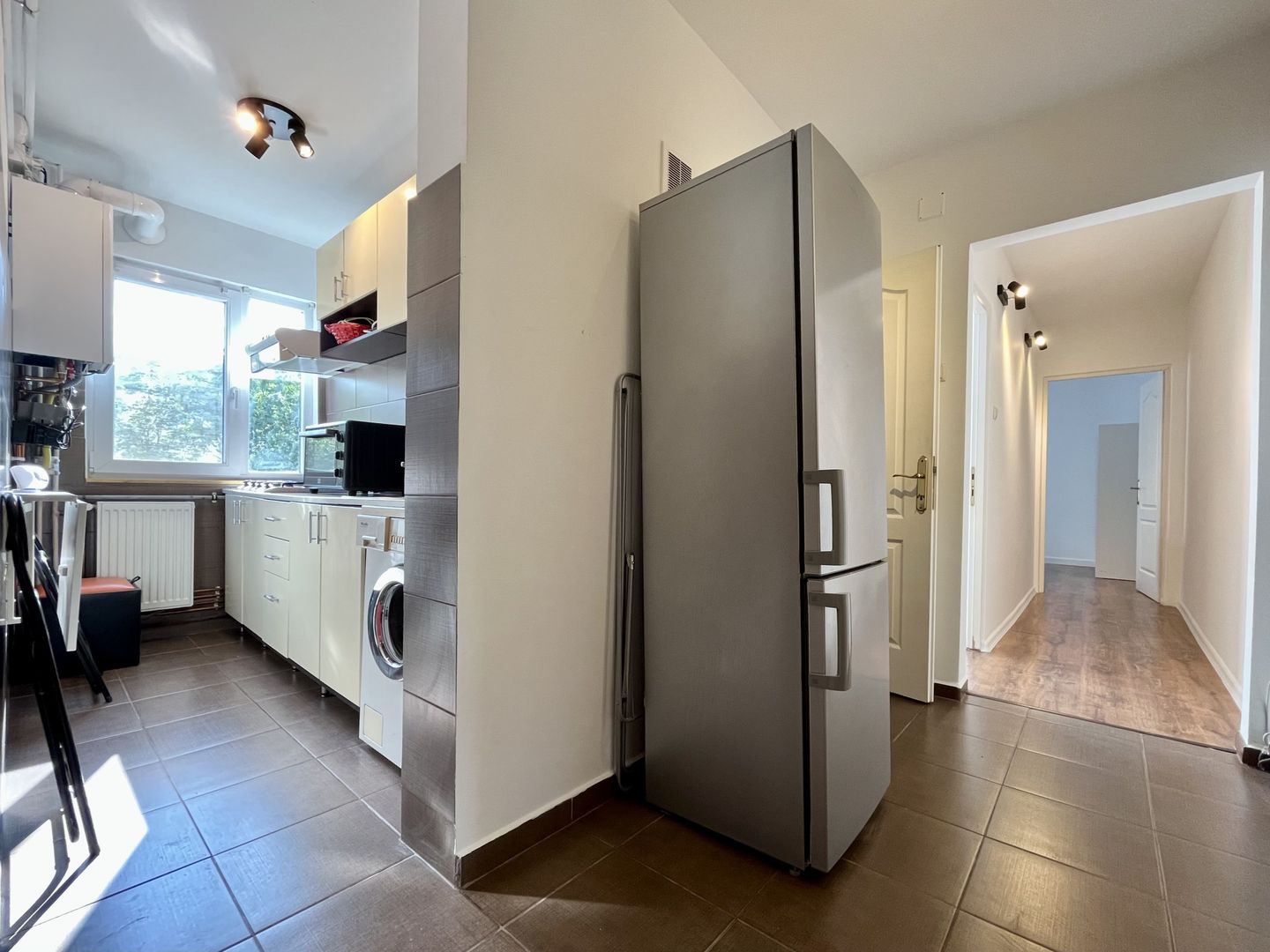 Apartament 2 camere,  vibrant si primitor, zona Complex - Stadion - Poză 12