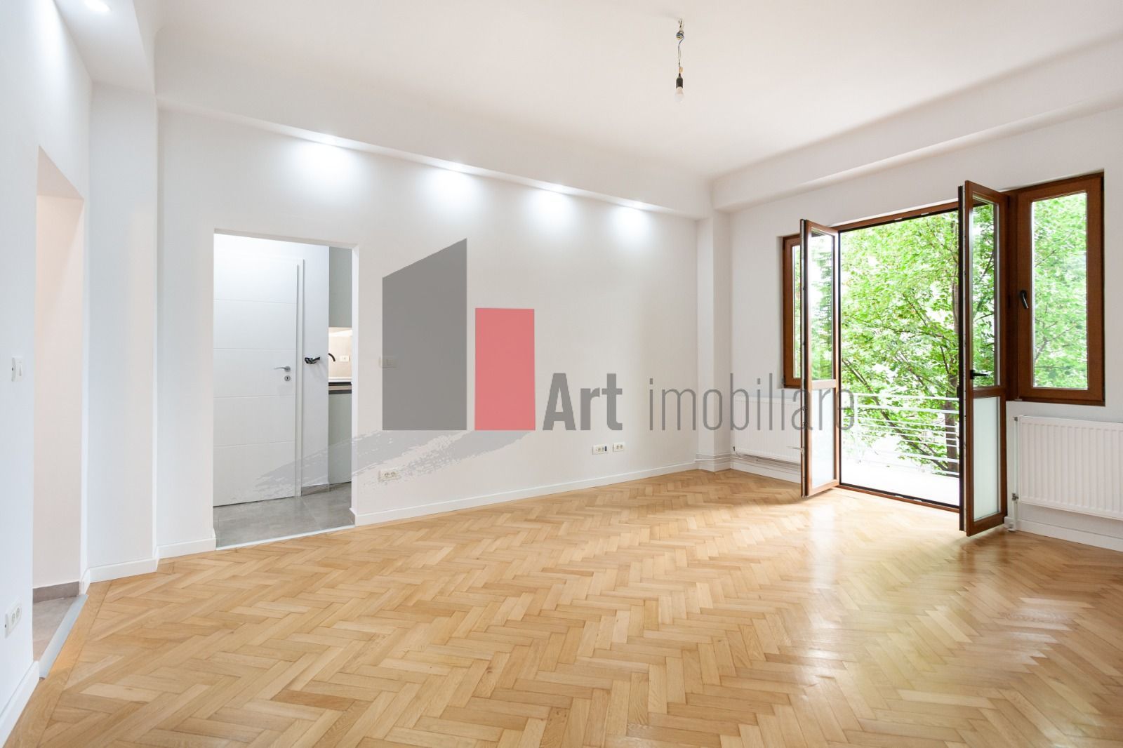 Apartamentul "ZORAGARRIA", Armeneasca,finisat lux, PRIMII LOCATARI DUPA RENOVARE - Poză 1