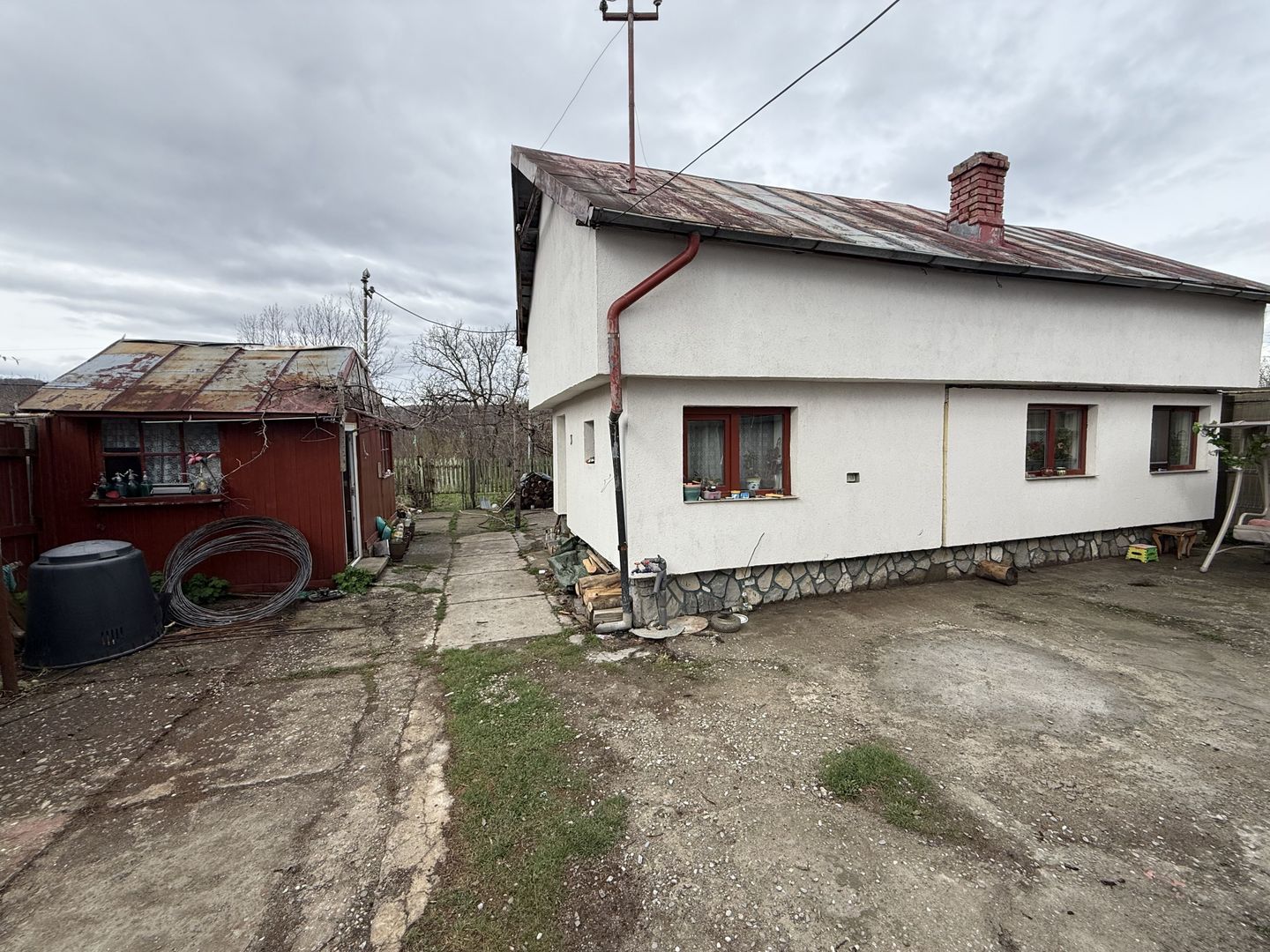 Casă corp C1 84mp + casă corp C2 51mp+garaj+ grădină și teren 889mp - Poză 26