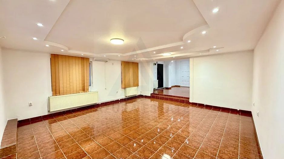 Spatiu comercial 80 mp utili 2 incaperi grup sanitar in Strand - Poză 6