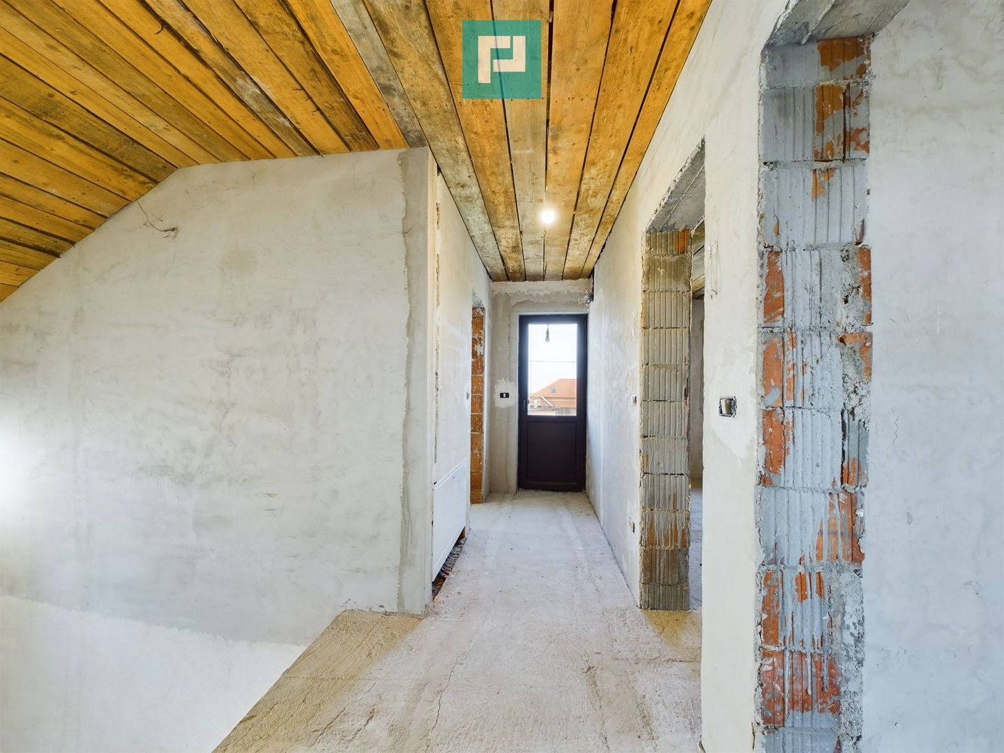 Casă la gri în Livada - Poză 11