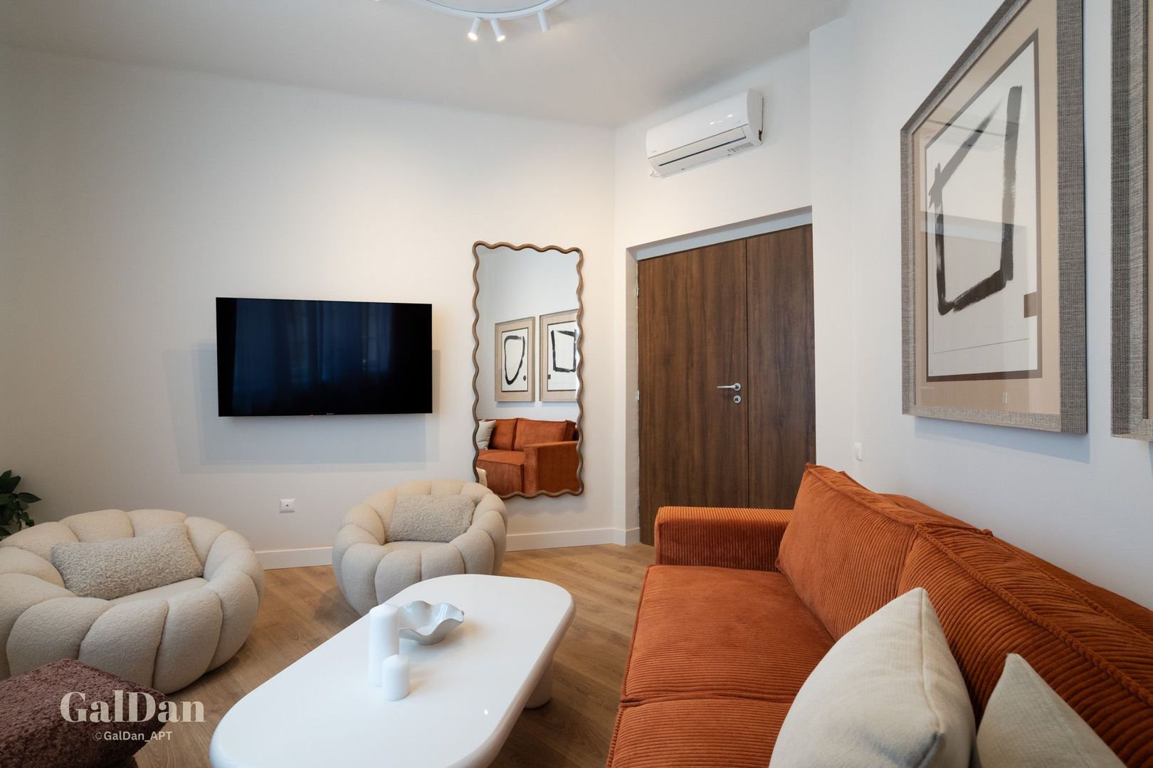 Apartament Premium cu 4 Camere | Ultracentral | GalDan Apartments - Poză 12