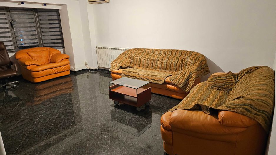 Vanzare Apartament 3 Camere de Prestigiu Stradal  pe Bulevardul Decebal - Poză 2