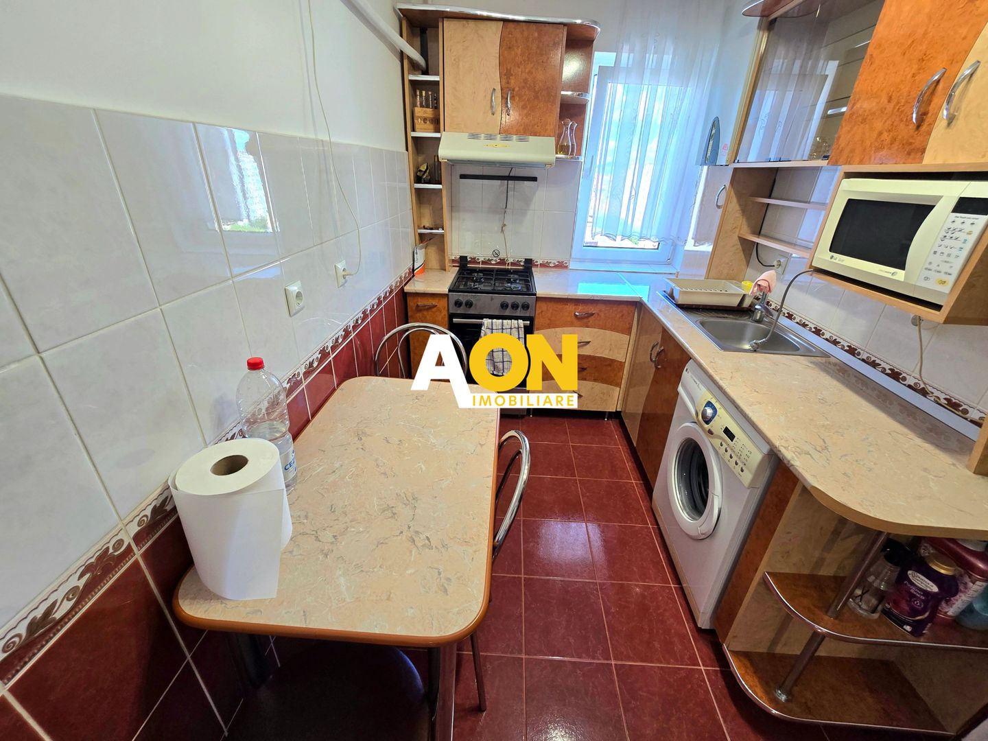 Apartament cu 2 Camere, Bloc cu Lift, Loc de Parcare, Zona Cetate - Poză 3