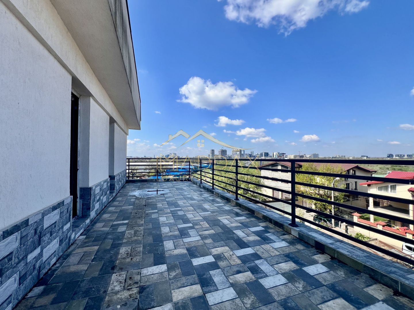 Apartament *3 camere* // Andronache - Poză 1