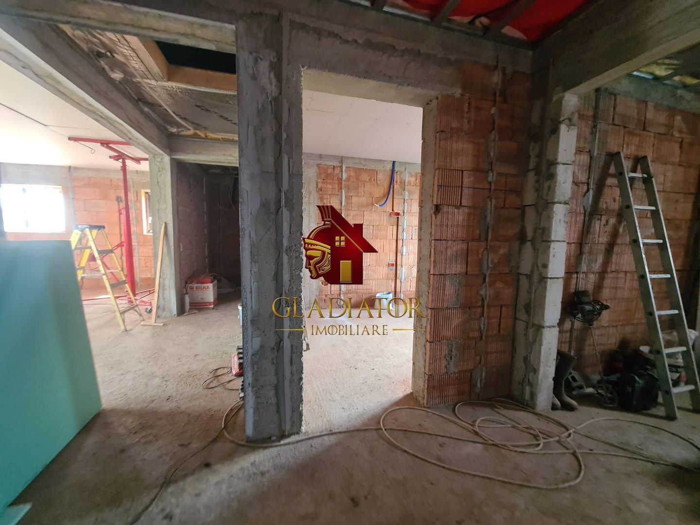 Casa independenta energetic Barnova Cercu, 4 camere, 475 mp teren - Poză 12