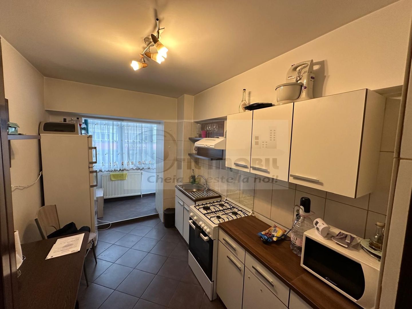 Apartament cu 2 camere, decomandat, 70 mp , etaj 1, zona Podu de Fier - Poză 4