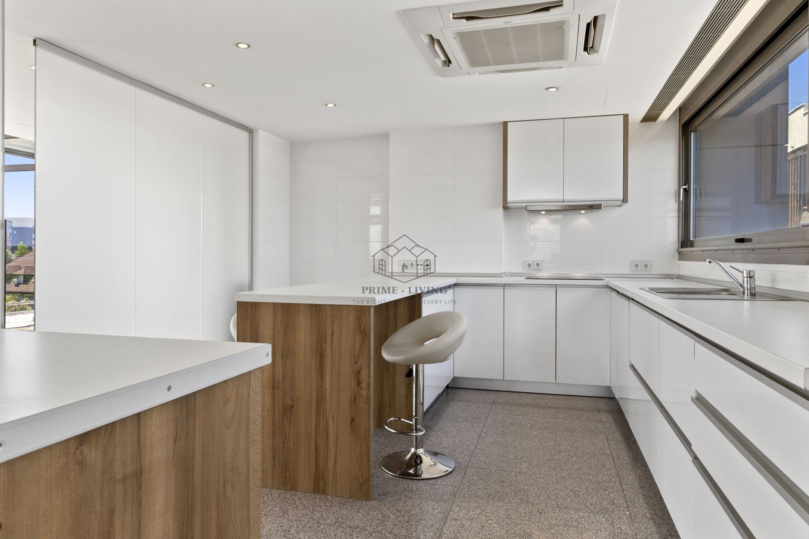 PENTHOUSE DEOSEBIT LA INCHIRIERE LANGA PARCUL KISELEFF - Poză 2