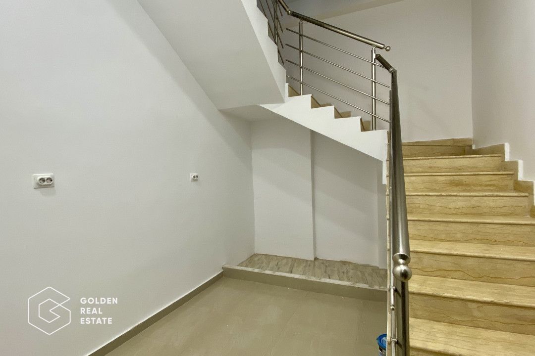 Casă cu curte, zona Centrală, str. Traian, amenajată - Poză 6