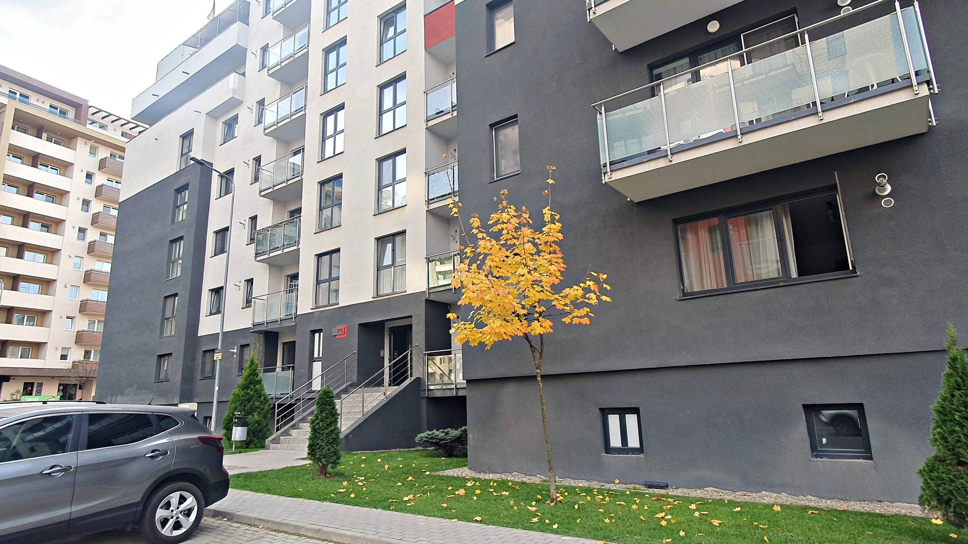 Coresi -Bloc Maurer M9, etajul 1, mobilat, parcare - Poză 1