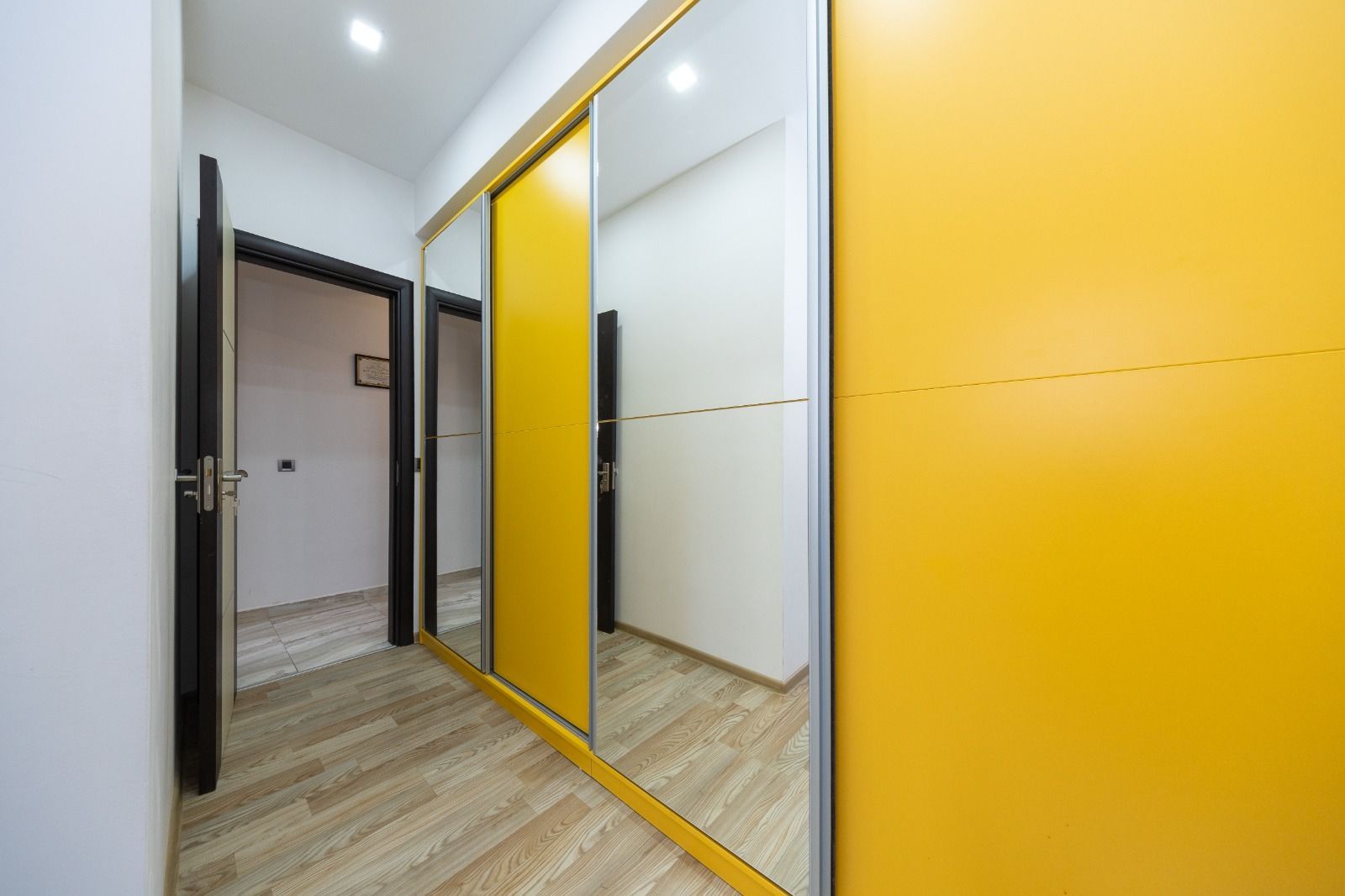 Isaran Coresi-Apartament 3 camere 82 mp loc de parcare si boxa - Poză 15