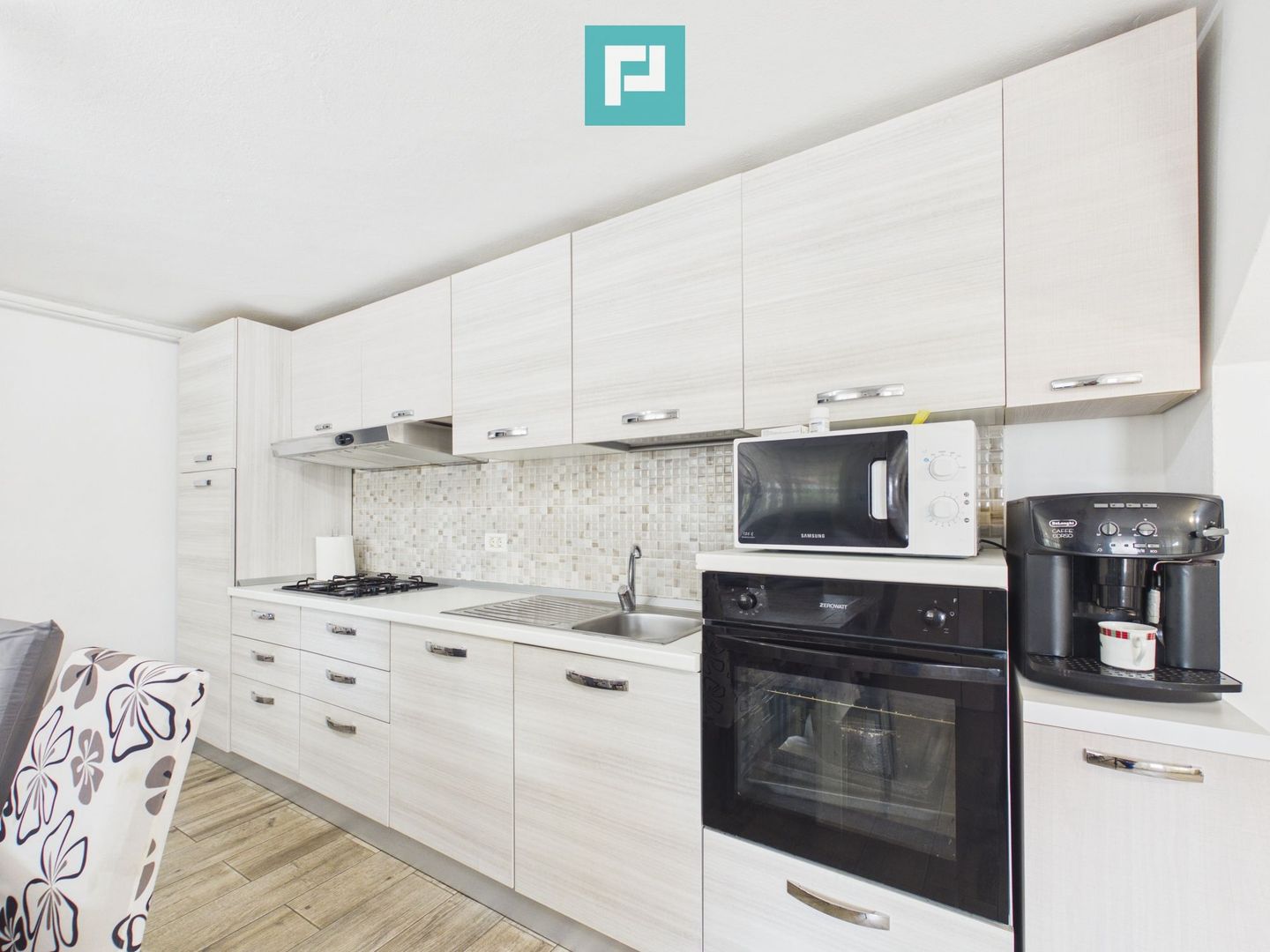 Casă solidă în Curtici cu teren de 1166 mp - Poză 2