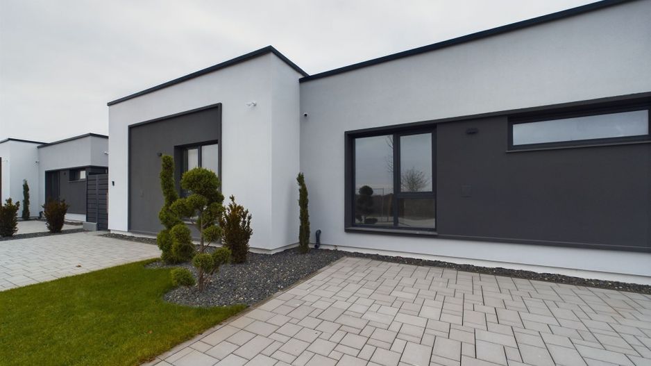 Duplex modern, pe parter, amplasat într-o zonă liniștită din Moșnița Nouă - Poză 17