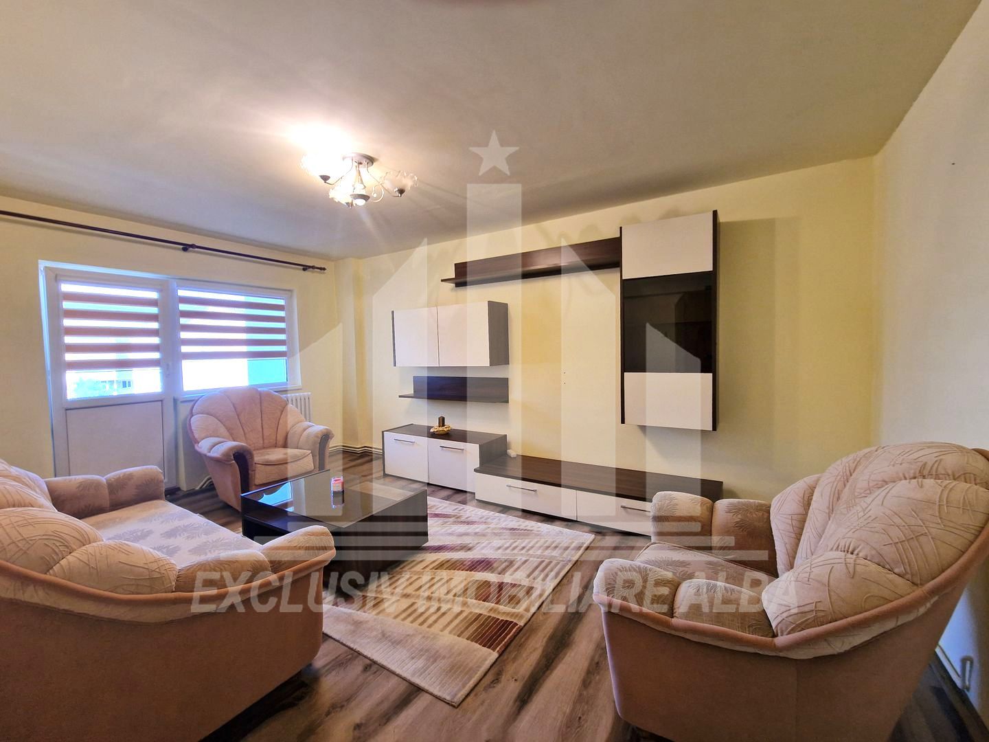 Apartament 4 camere decomandate | 2 bai | 2 balcoane | 75 mp | Cetate - Poză 1