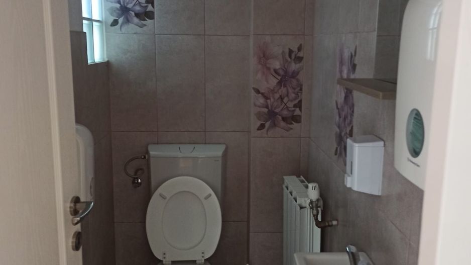 CASA CU 6 CAMERE ZONA CENTRAL - Poză 12