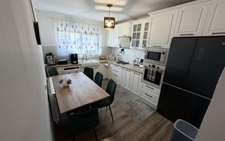 Casă de vânzare, 5 camere, mansardă, mobilată și utilată, Miroslava - Poză 2