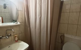 De vanzare! Apartament spatios la curte, zona centrala - Poză 8