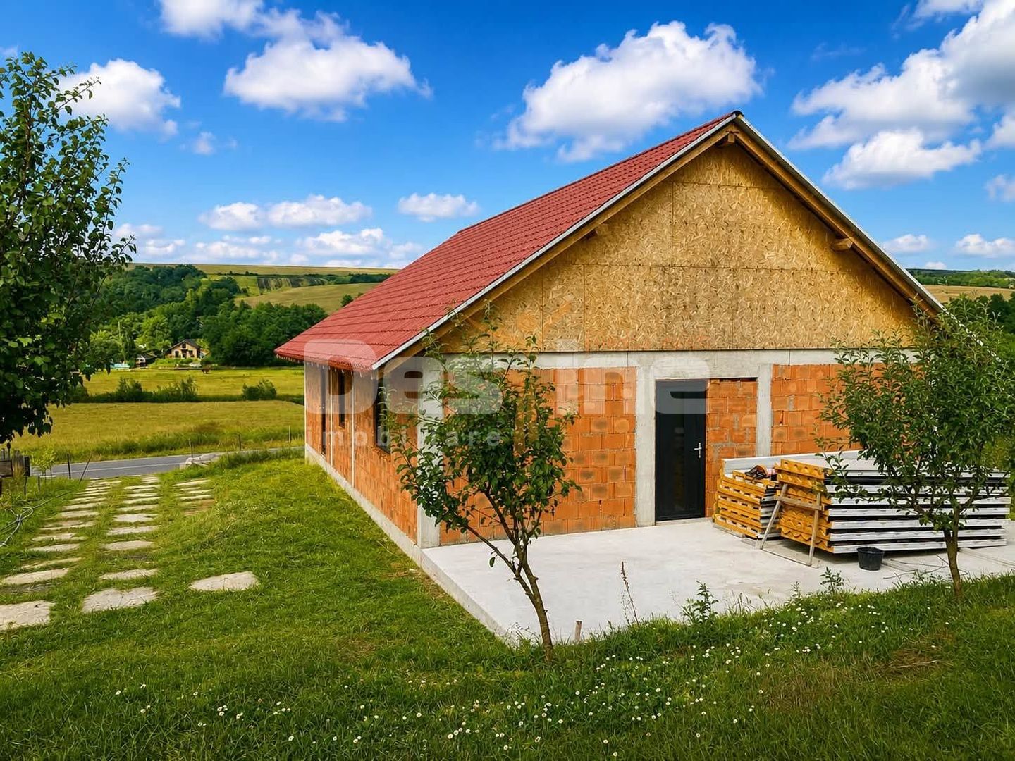 Constructie la rosu si teren 1000 mp, Zapodeni, Vaslui - Poză 1