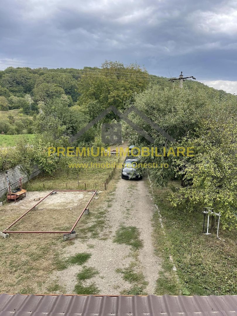 Casa de Vanzare la 10 km de Onesti - Poză 2