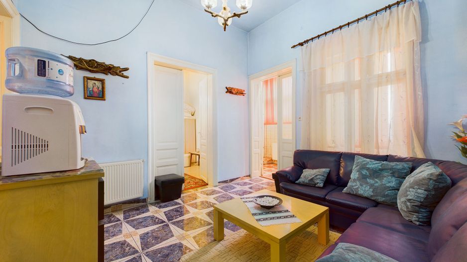 Casă de vânzare cu 8 camere zona Aradul Nou - Poză 2