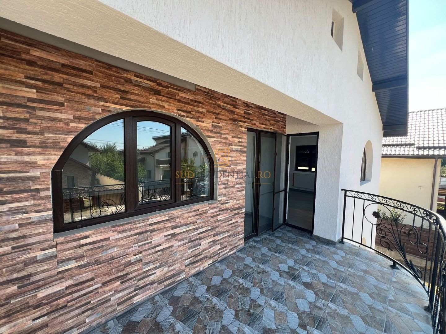 Vila individuala cu 7 camere, 5 dormitoare, teren 363 mp-Com. Berceni - Poză 4