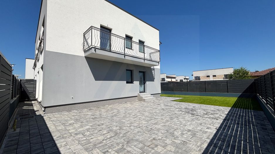 Casa 4 camere finisata la cheie cu teren 220 mp in Selimbar - Poză 3