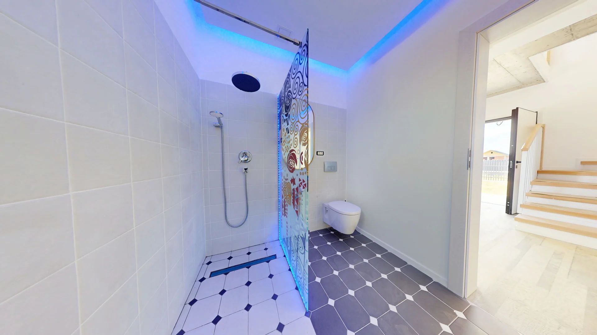 Vila cu arhitectura deosebita in Izvor-Tarlungeni - Poză 10