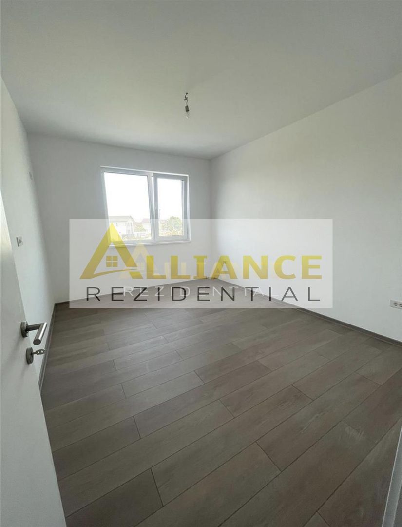 Vila noua  4 camere pe Strada Miorita - Poză 8