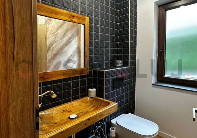 Apartament pe 2 nivele la vilă + Curte, Piscină, Saună și garaj, Gruia!! - Poză 13