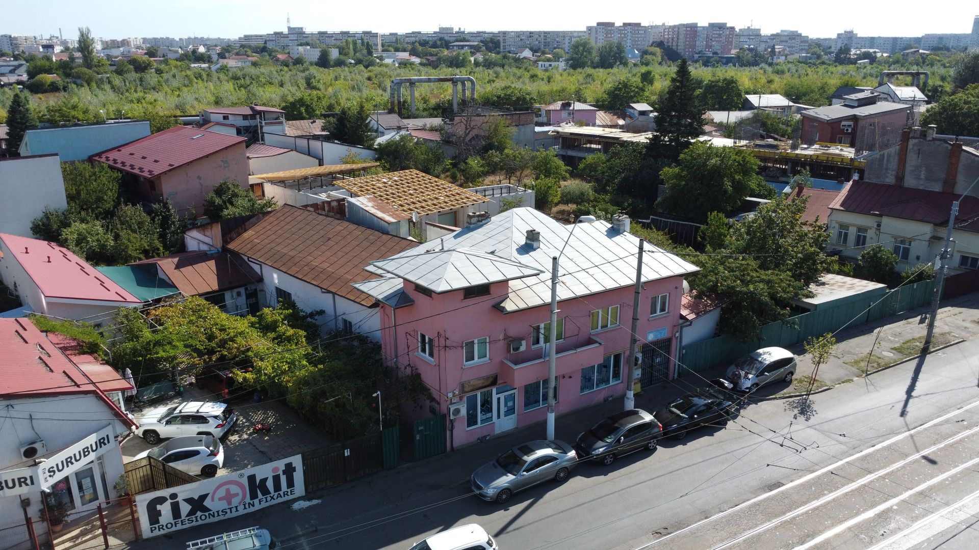 De vanzare apartament de 94MP cu curte de 90 MP - Poză 12