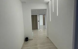 De vanzare apartament cu 3 camere, Piata mare - Poză 1